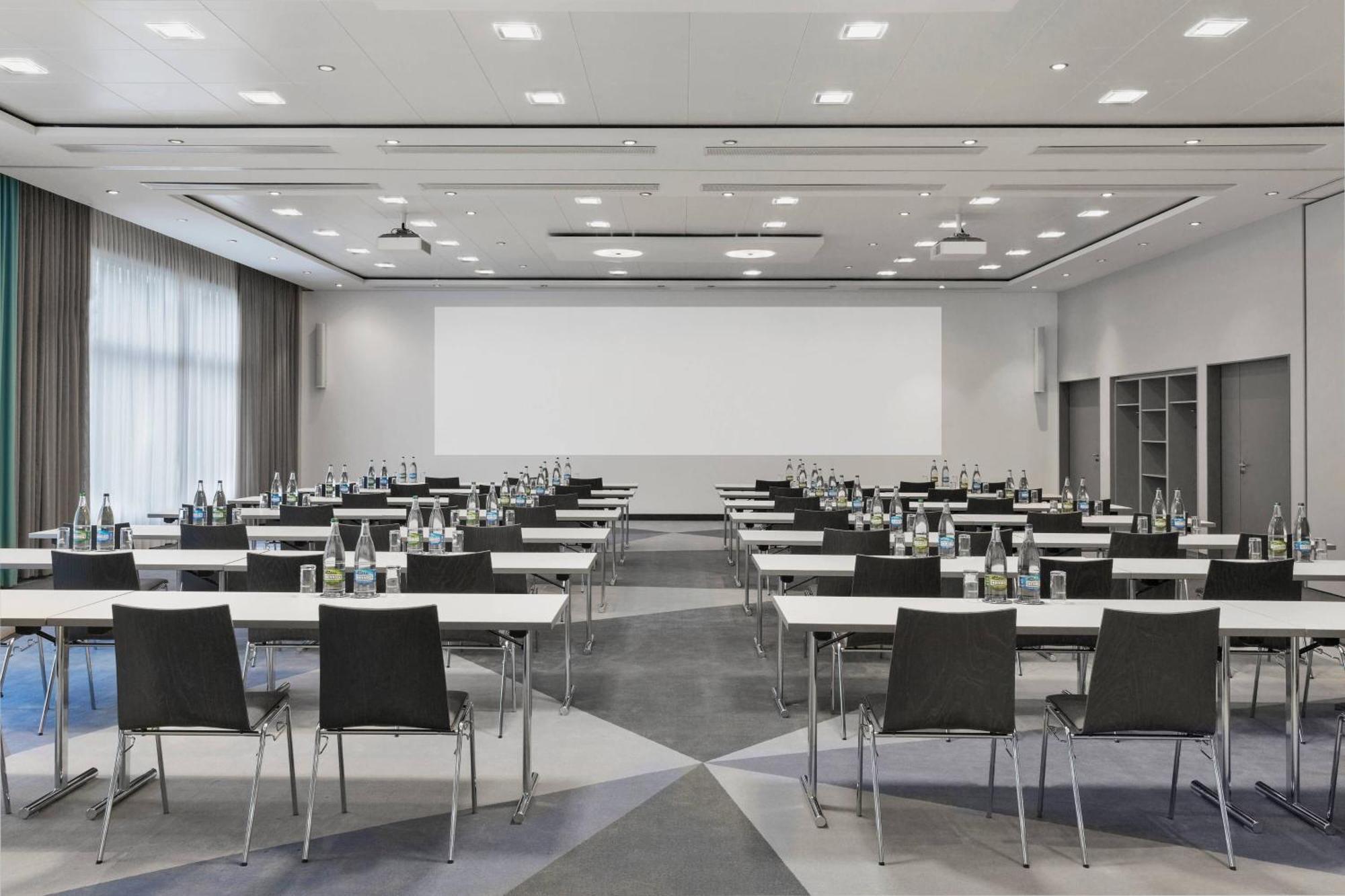 Otel Courtyard By Marriott North 4*