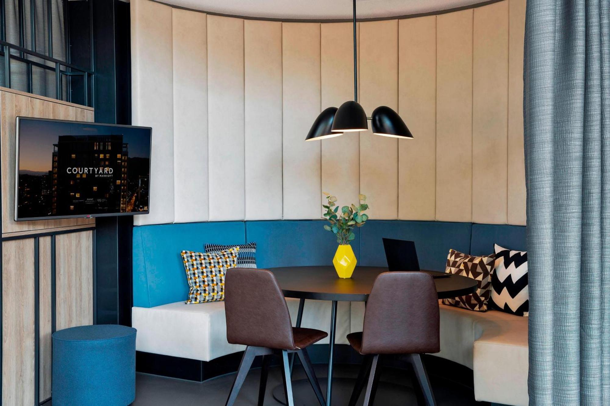Otel Courtyard By Marriott North 4*