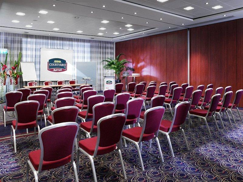 Otel Courtyard By Marriott North 4*