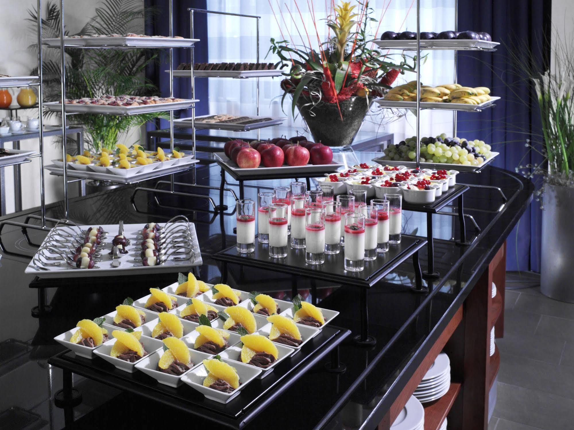 Otel Courtyard By Marriott North 4*